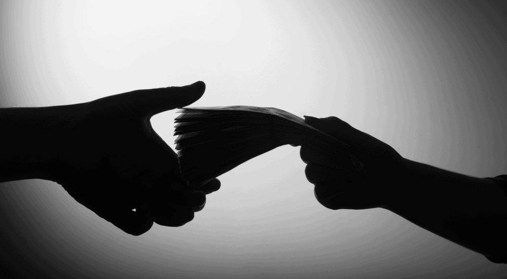 Heure de ménage au noir : à qui profite vraiment le délit ?