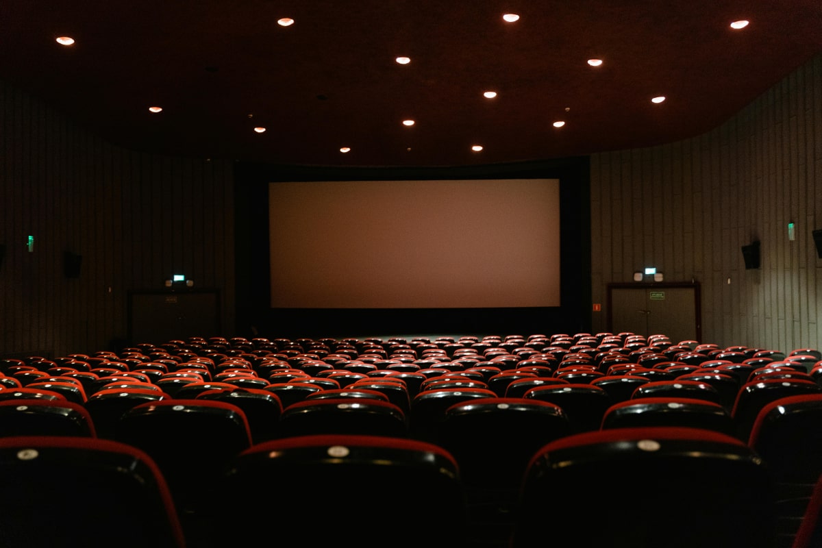 Nettoyage de salles de cinéma à Paris — NeatikAi